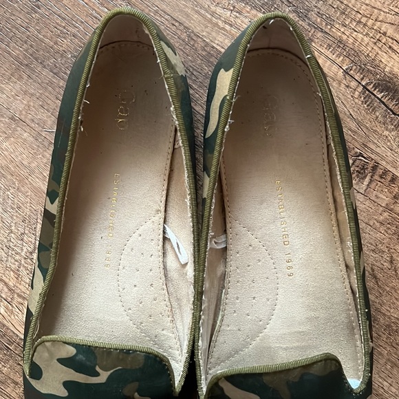 EUC GAP Camo Loafer/Smoking Slipper - Picture 2 of 4